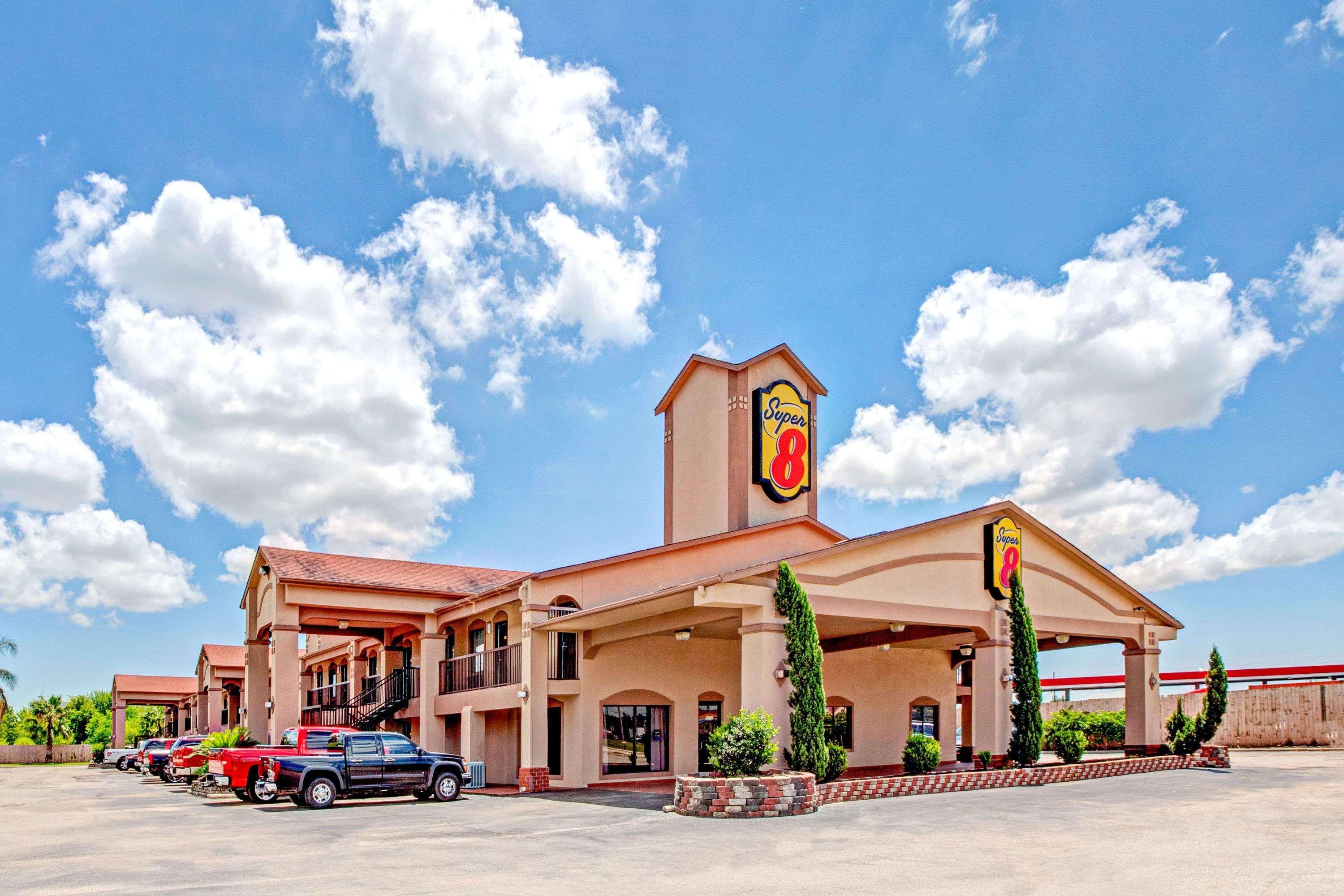 Super 8 By Wyndham Mont Belvieu - Baytown East Exterior foto