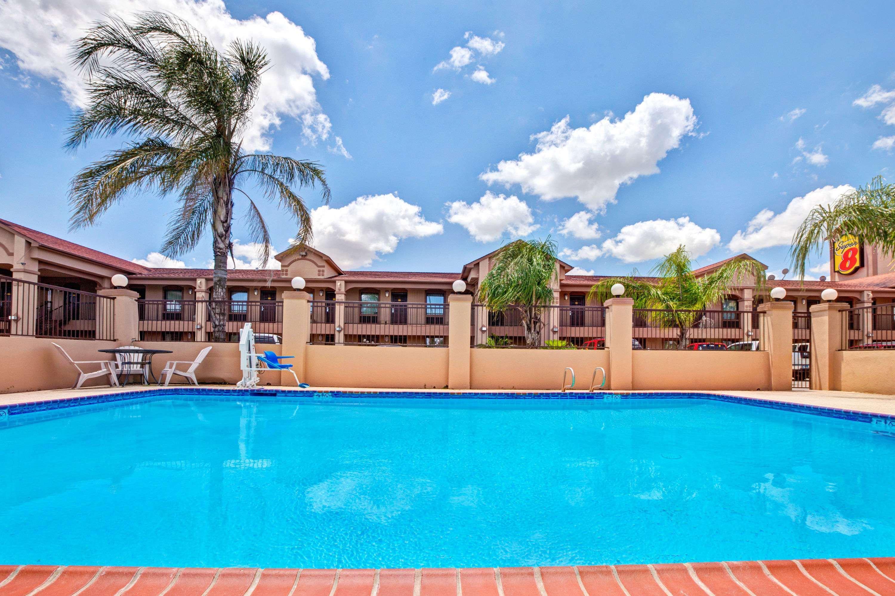 Super 8 By Wyndham Mont Belvieu - Baytown East Exterior foto