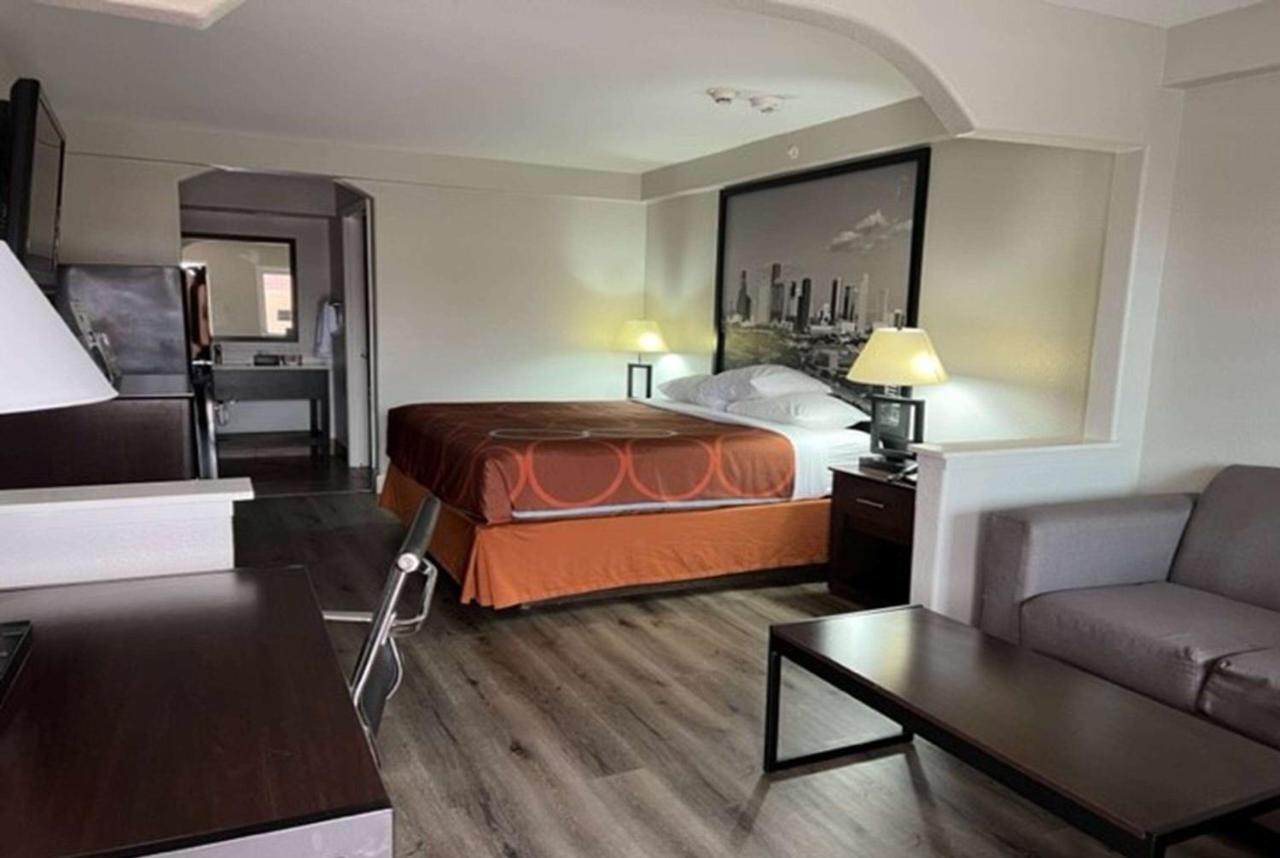 Super 8 By Wyndham Mont Belvieu - Baytown East Exterior foto