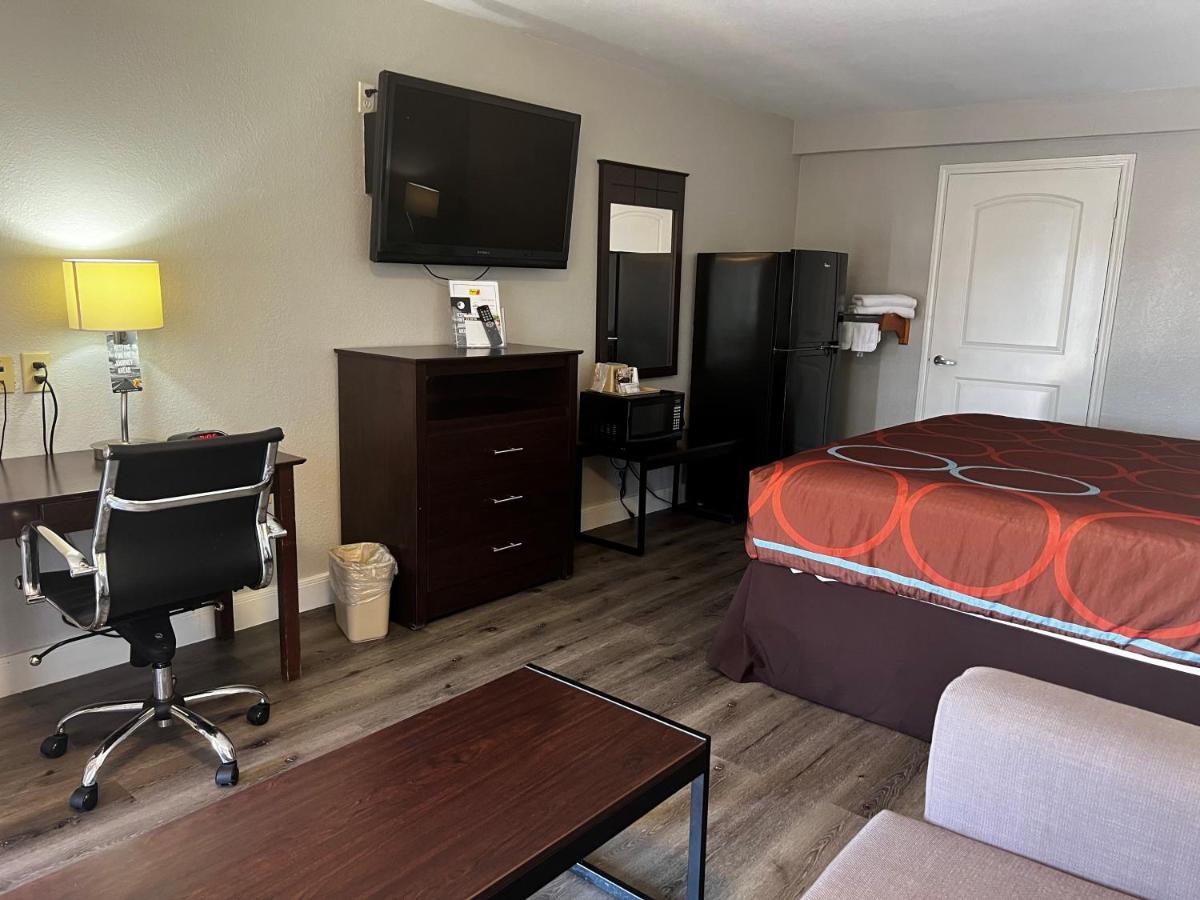 Super 8 By Wyndham Mont Belvieu - Baytown East Exterior foto