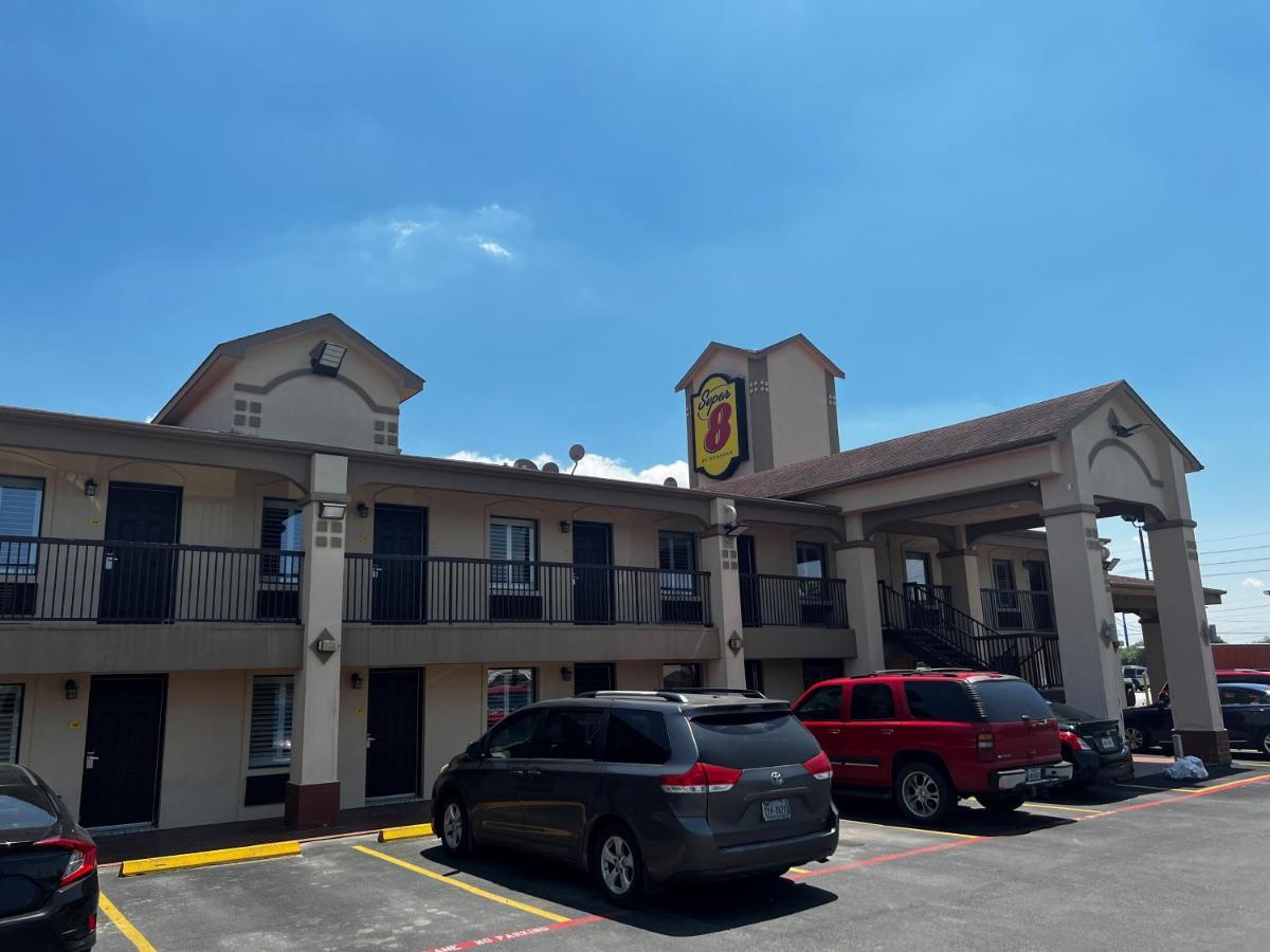 Super 8 By Wyndham Mont Belvieu - Baytown East Exterior foto