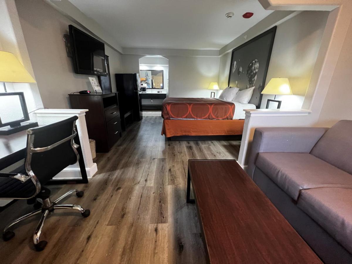 Super 8 By Wyndham Mont Belvieu - Baytown East Exterior foto