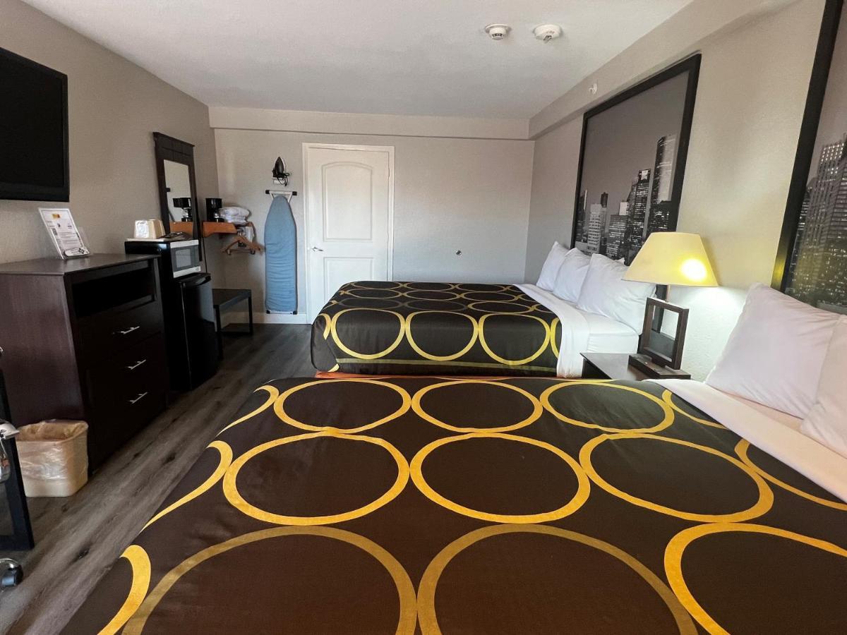 Super 8 By Wyndham Mont Belvieu - Baytown East Exterior foto